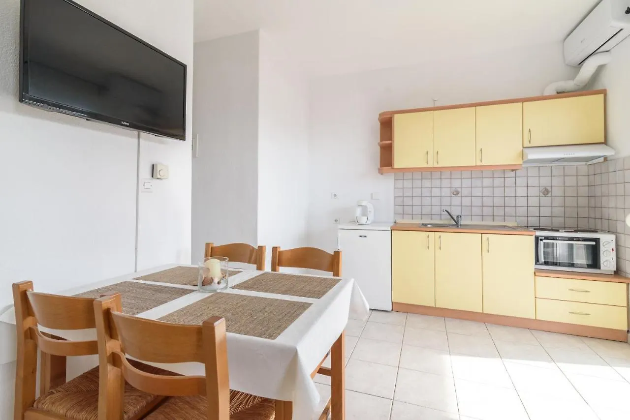 Ariana Apartments Polychrono
